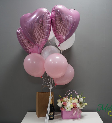 Set de „Gentuta cu flori, baloane roz cu alb si sampanie Lacrima Dulce” foto 394x433